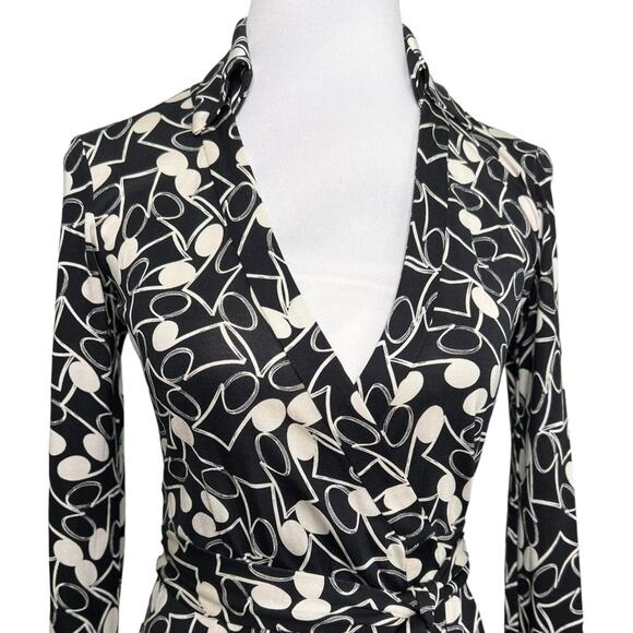Diane von Furstenberg Black & White Squiggle Print Wrap Dress Size 2 - Picture 4 of 14
